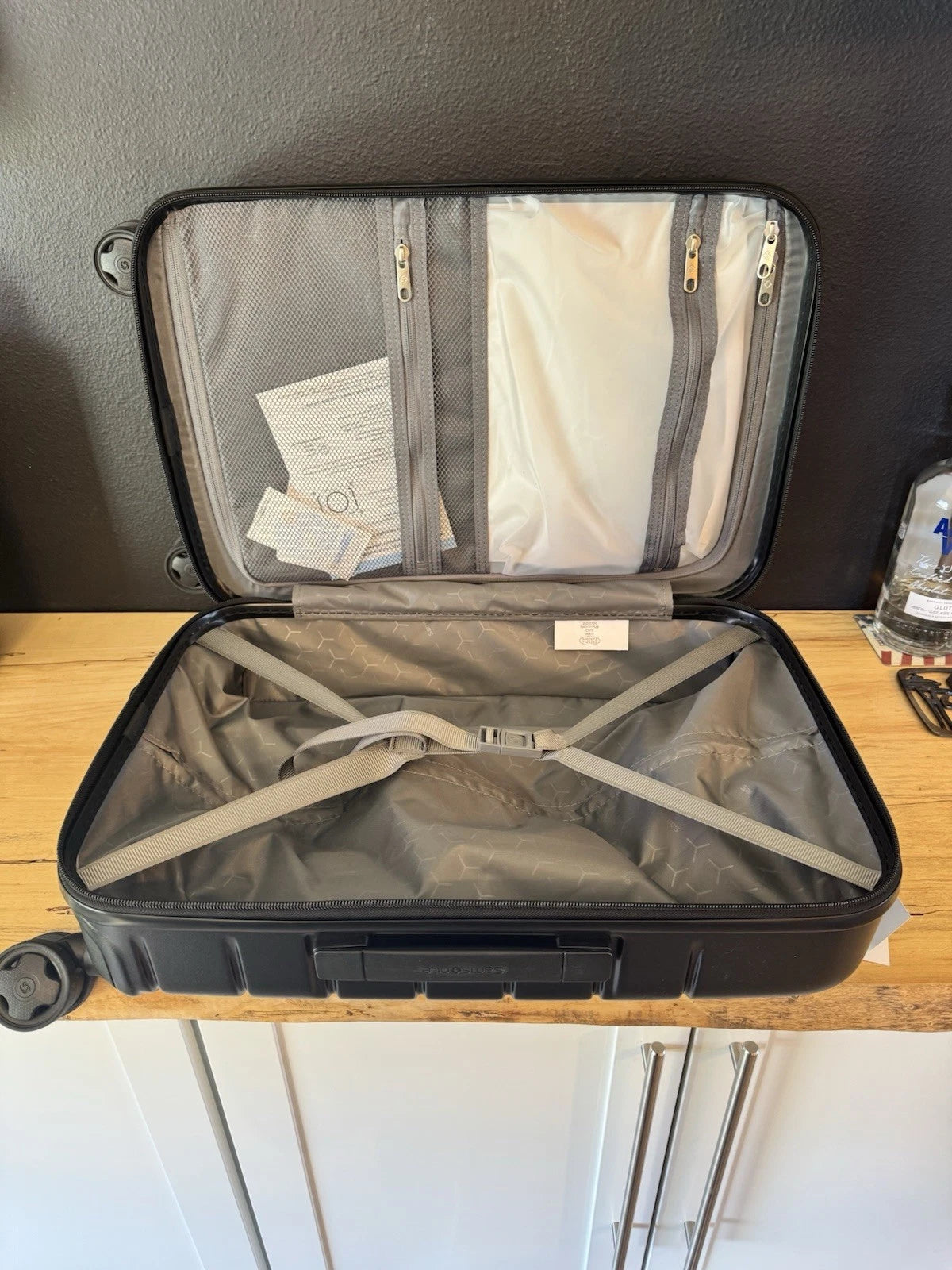 Samsonite Variate Spinner Carry-On with USB Port